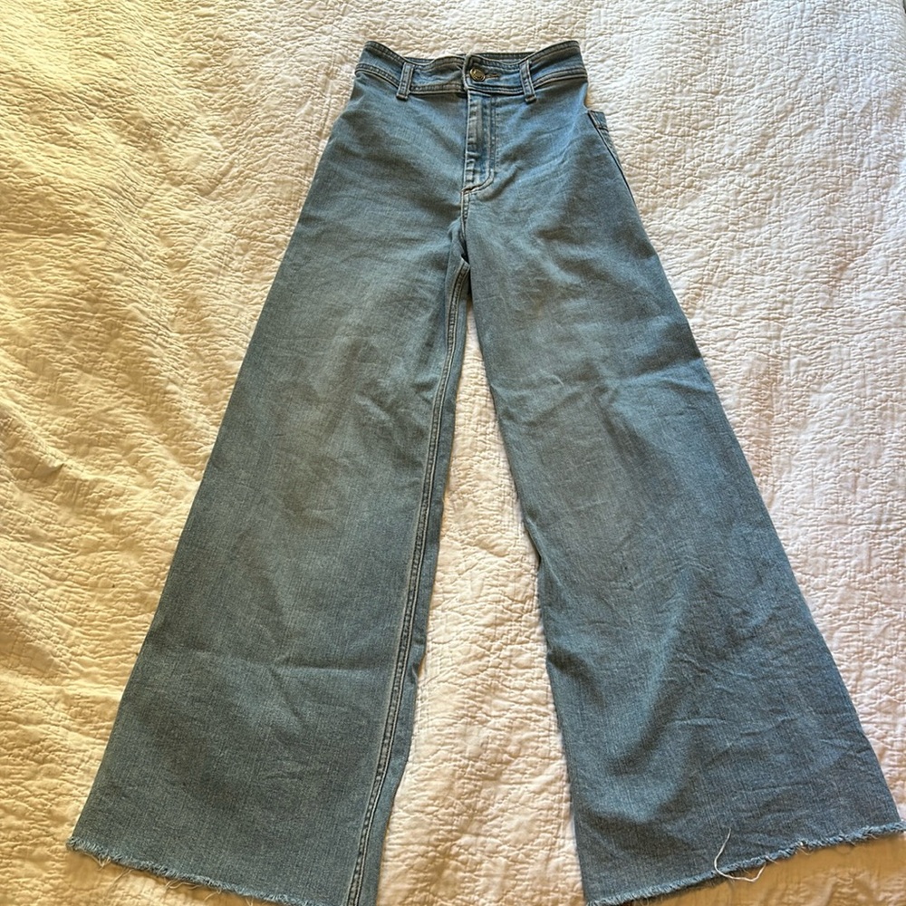 Super cute wide legged jeans